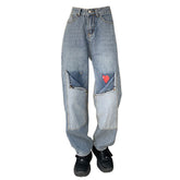 Weite Jeans mit Pixelherz aus den frühen 2000ern